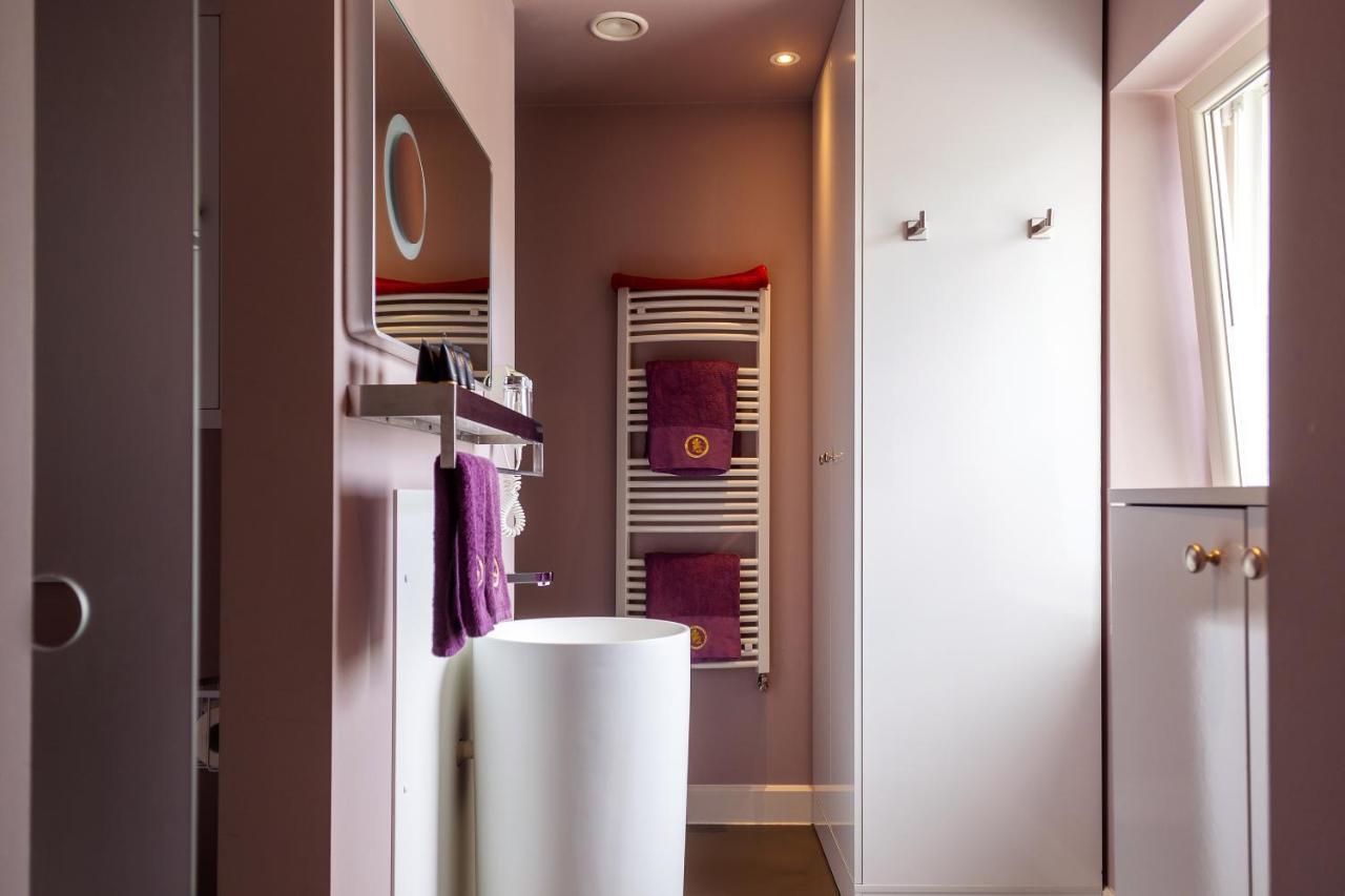 B&B Saint-Georges -Located In The City Centre Of Bruges- Dış mekan fotoğraf A heated towel rail