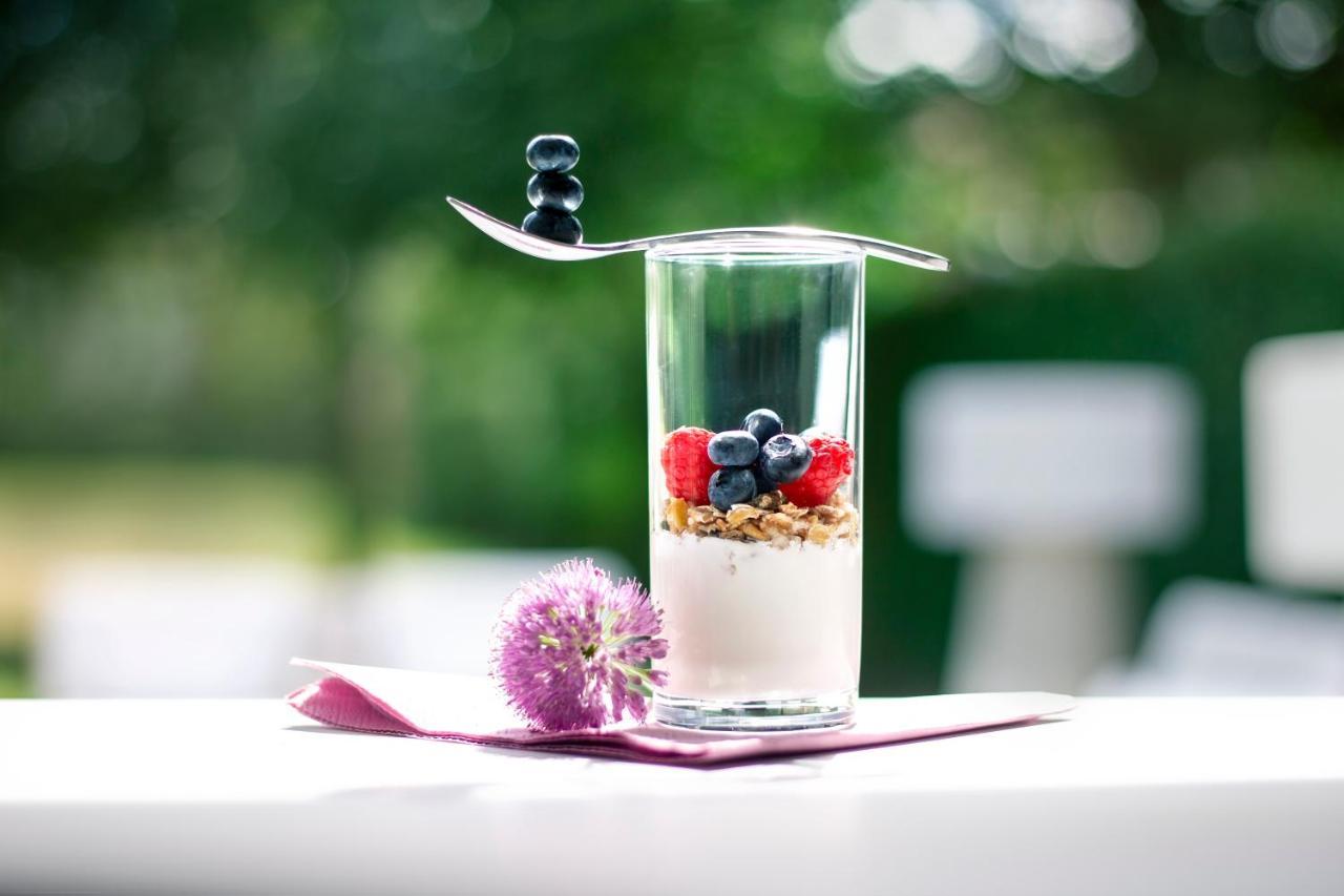 B&B Saint-Georges -Located In The City Centre Of Bruges- Dış mekan fotoğraf Yoghurt with fruit