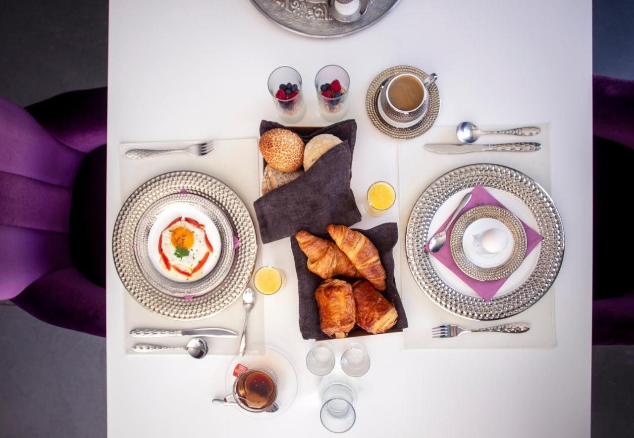 B&B Saint-Georges -Located In The City Centre Of Bruges- Dış mekan fotoğraf Breakfast at the Hotel