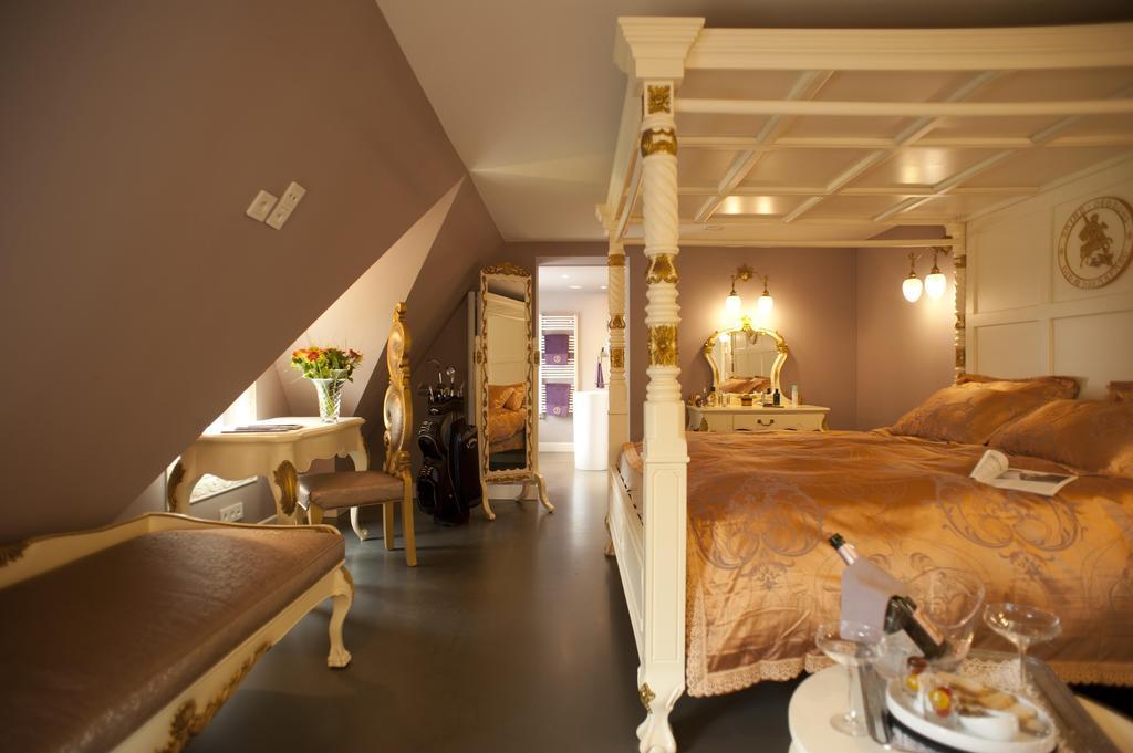 B&B Saint-Georges -Located In The City Centre Of Bruges- Oda fotoğraf A suite at the hotel